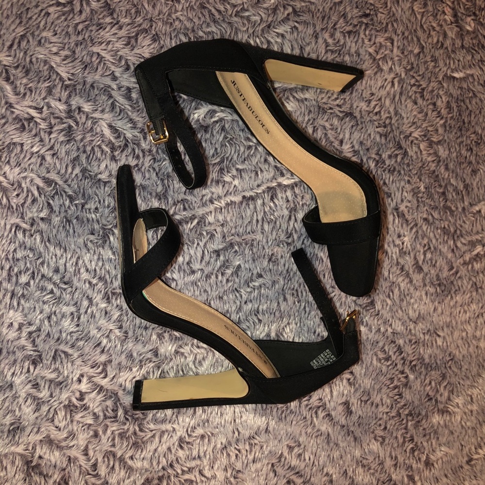 Black Windsor block heels size 6!